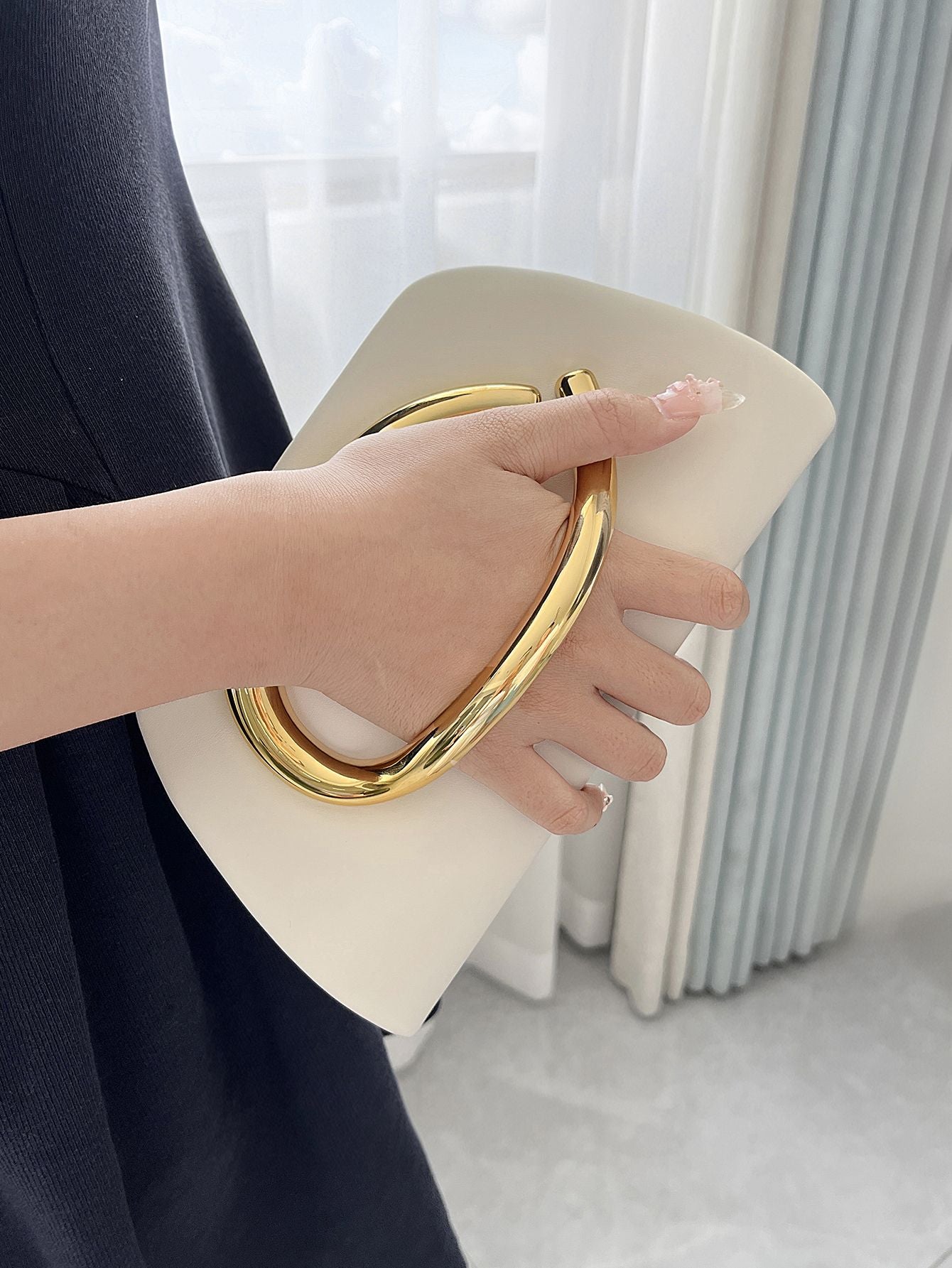Clutch Feminina Box com Fivela Dourada – Bolsa de Festa Elegante
