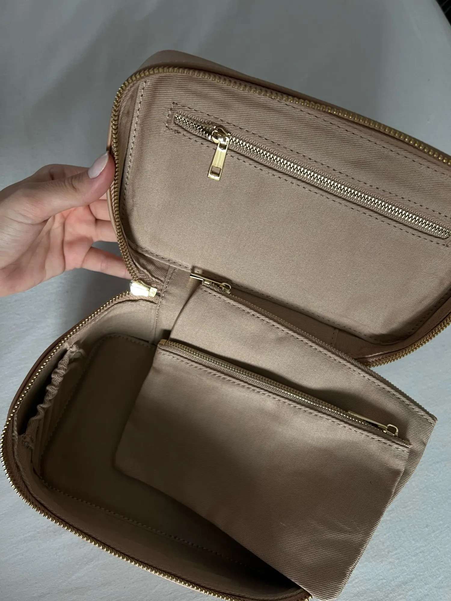 Necessaire Personalizada Feminina em Couro Saffiano – Estojo de Viagem com Zíper