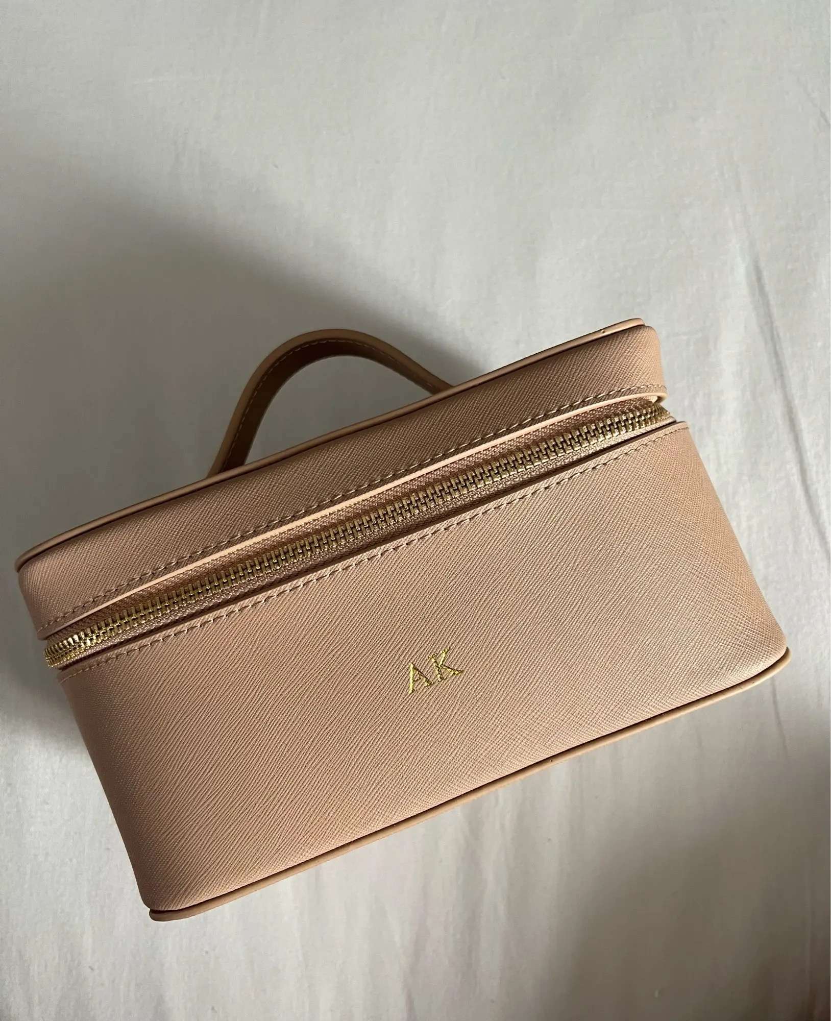 Necessaire Personalizada Feminina em Couro Saffiano – Estojo de Viagem com Zíper