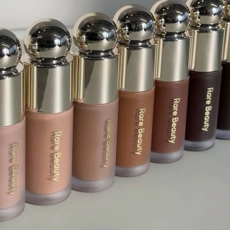 Bronzer e Iluminador em Bastão Rare Beauty – Contorno Facial com Efeito Glow