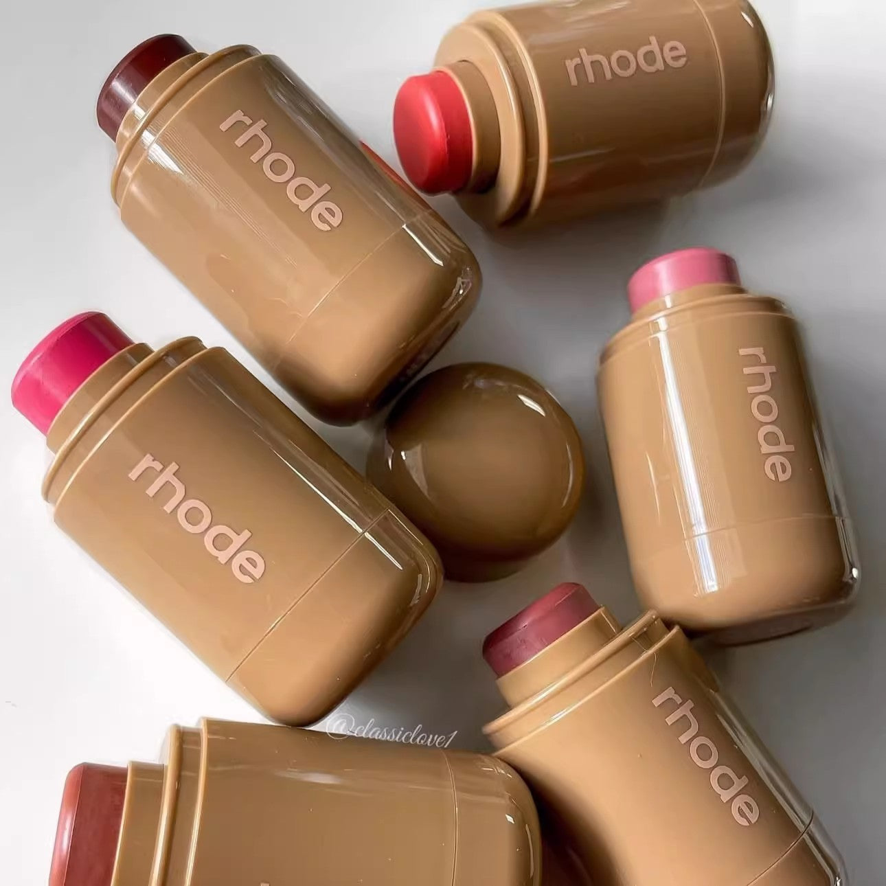 Bálsamo Labial Rhode Hidratante – Brilho Natural, Nutritivo e Duradouro