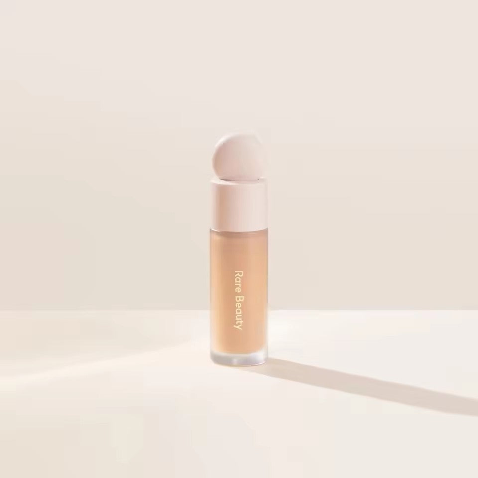 Iluminador e Bronzer Líquido Rare Beauty – Glow Intenso e Contorno Natural