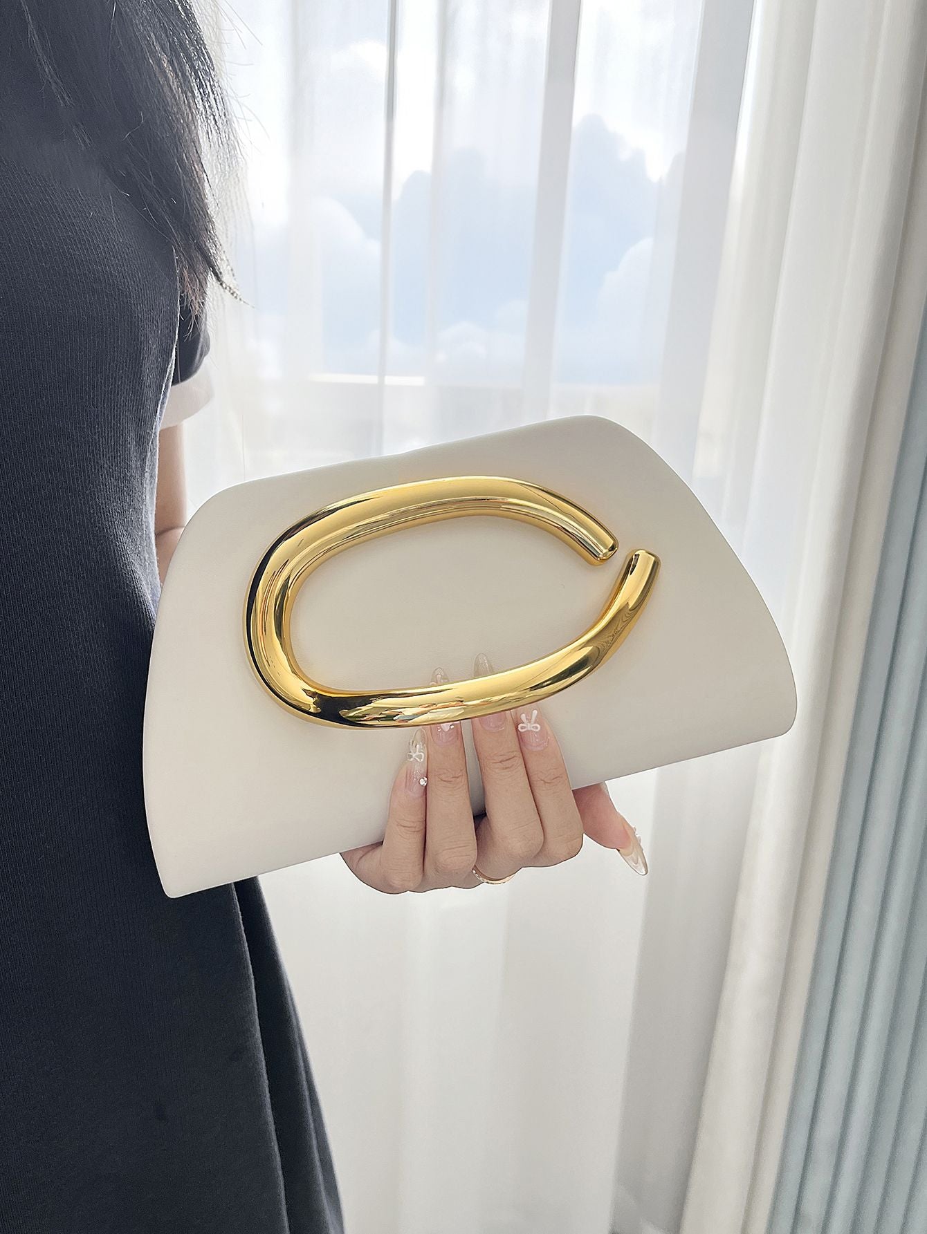Clutch Feminina Box com Fivela Dourada – Bolsa de Festa Elegante