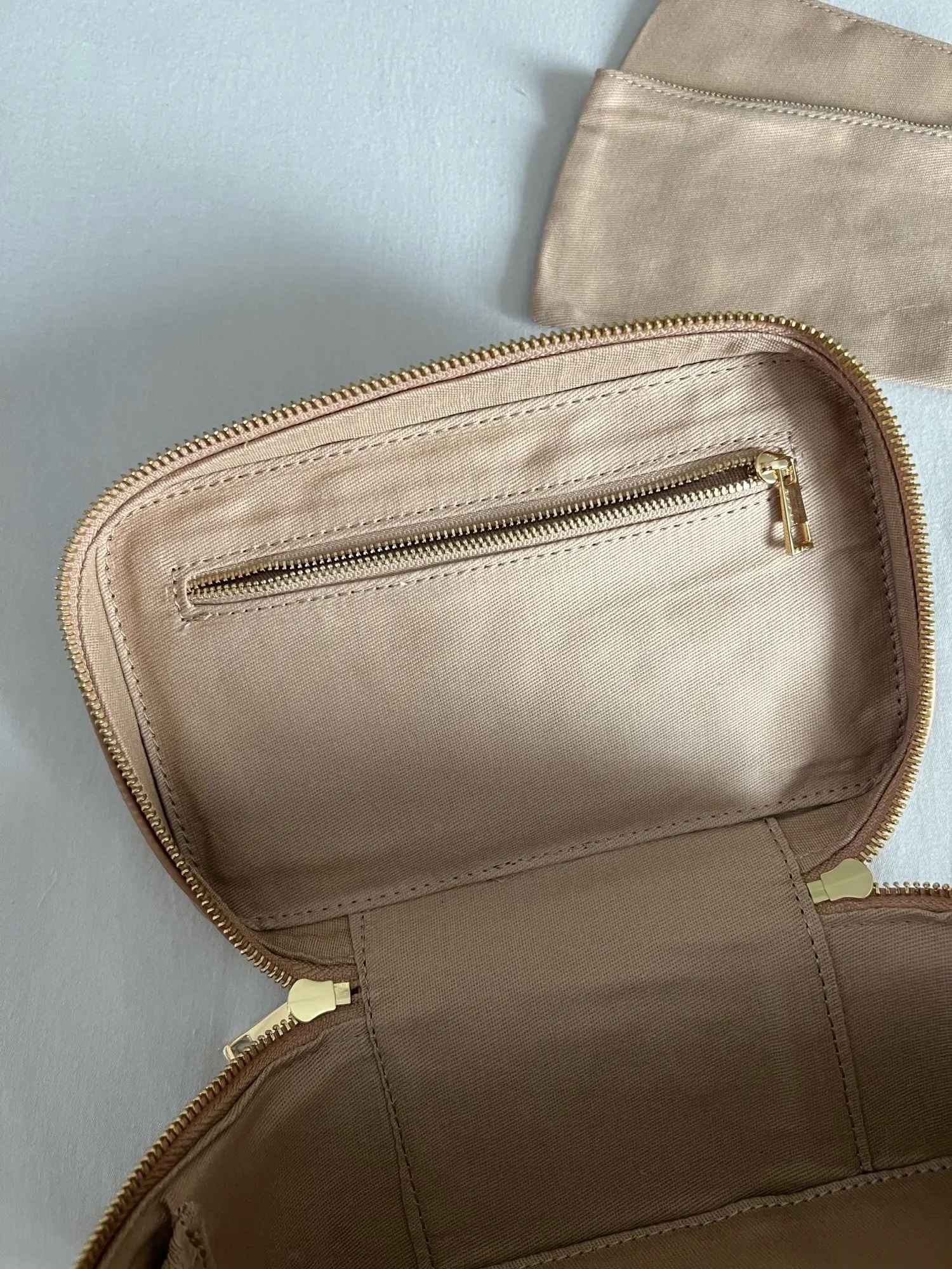 Necessaire Personalizada Feminina em Couro Saffiano – Estojo de Viagem com Zíper