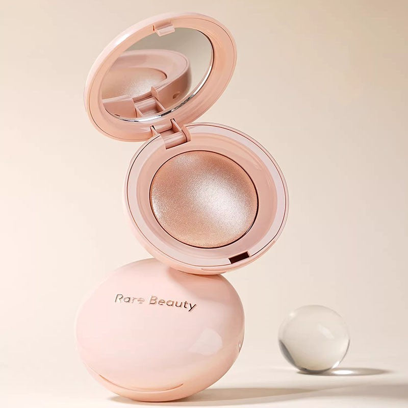 Iluminador e Bronzer Líquido Rare Beauty – Glow Intenso e Contorno Natural