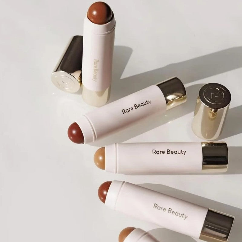 Iluminador e Bronzer Líquido Rare Beauty – Glow Intenso e Contorno Natural