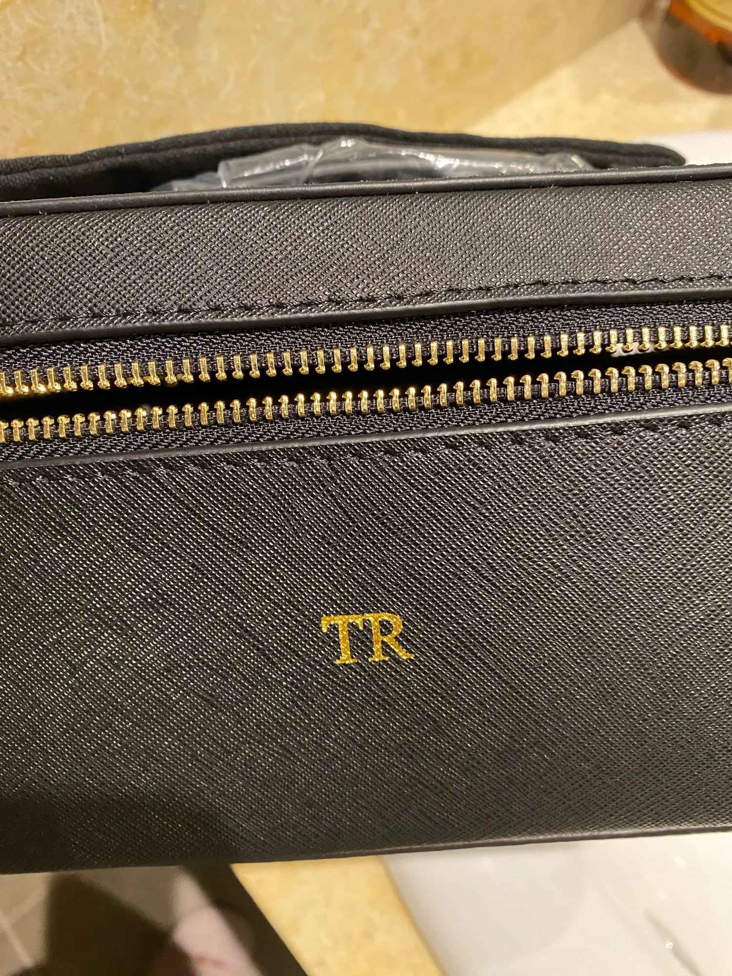 Necessaire Personalizada Feminina em Couro Saffiano – Estojo de Viagem com Zíper